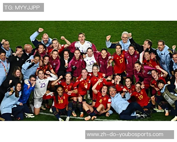 八十年代足球传奇群英荟萃合照 展现金色时代球场风采 八十年代足球传奇群英荟萃合照 展现金色时代球场风采